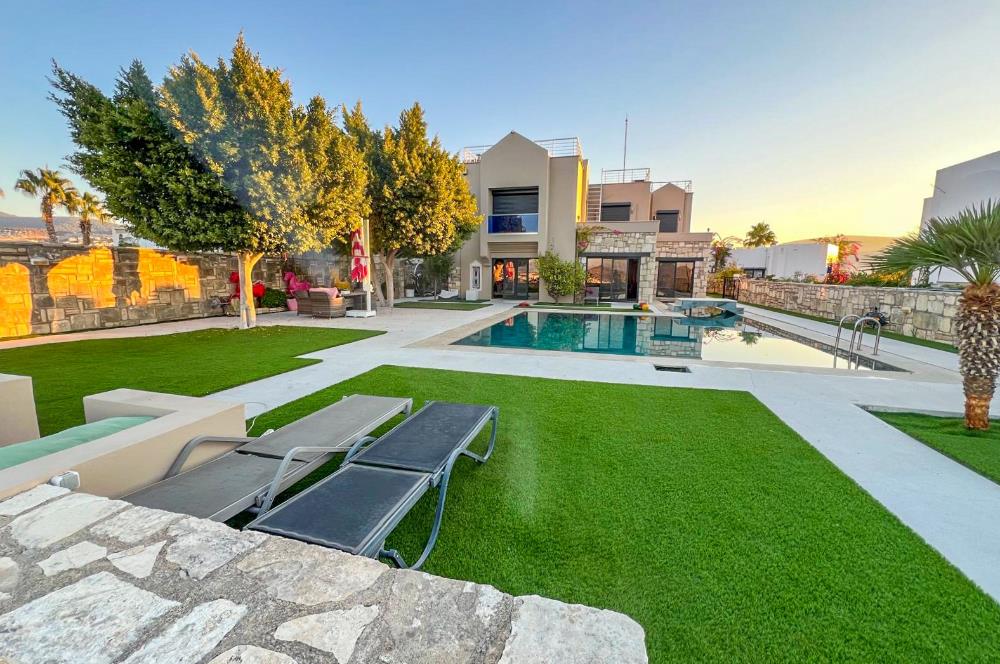 Bodrum Eskiçeşme'de Panoramik Deniz Manzaralı Tam Müstakil Villa