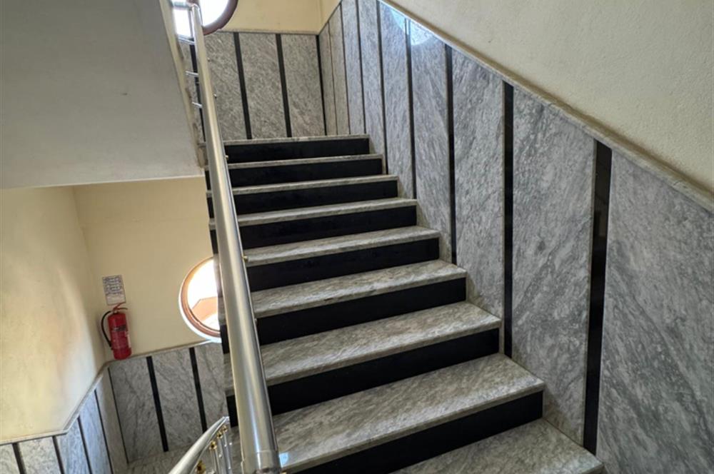 CENTURY21 BAL'DAN SİTE İÇERİSİNDE ARA KAT GENİŞ DAİRE