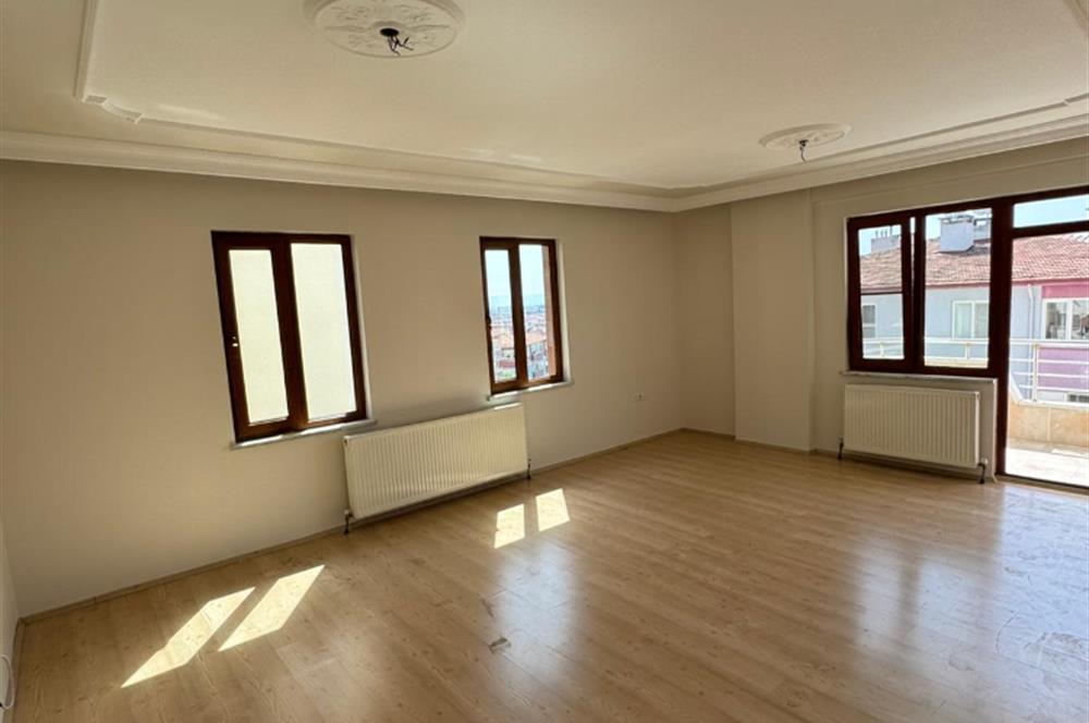 CENTURY21 BAL'DAN SİTE İÇERİSİNDE ARA KAT GENİŞ DAİRE