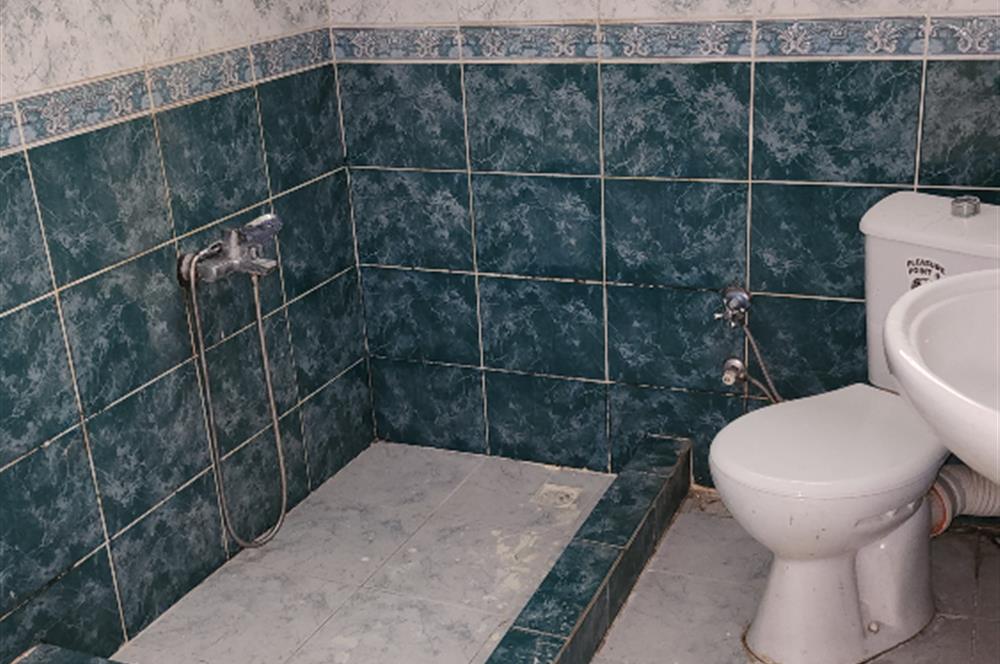 KADIKÖY CAFERAĞADA BALKONLU BOŞ 110 m2 DAİRE