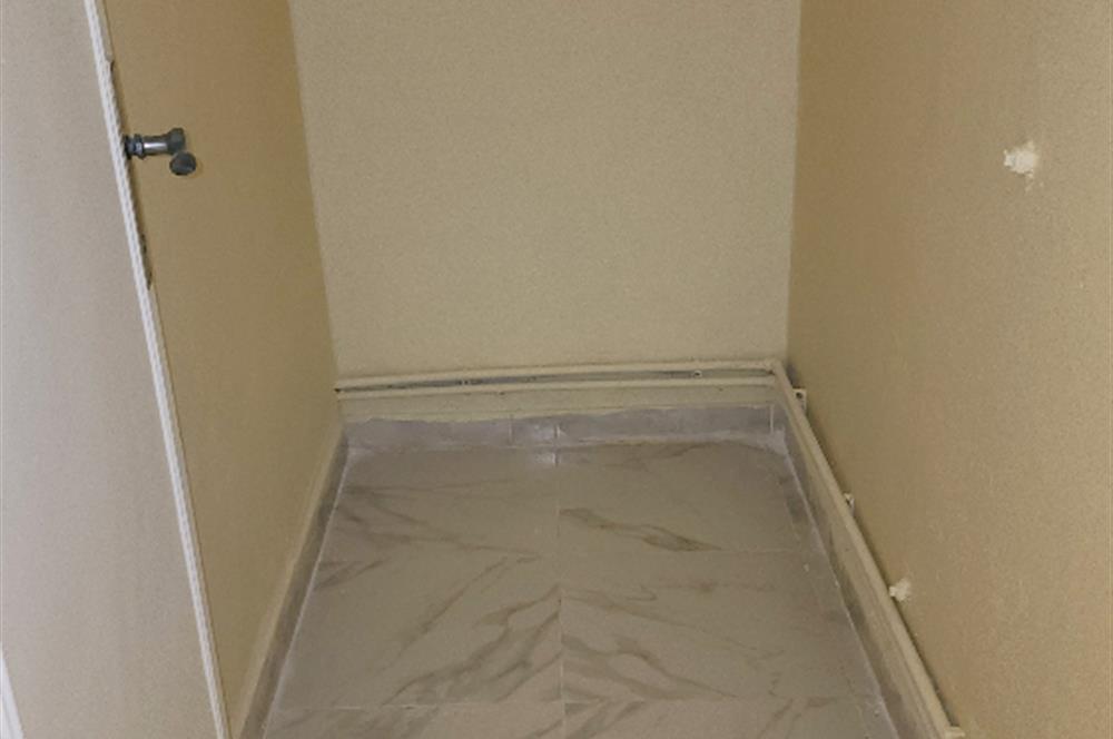 KADIKÖY CAFERAĞADA BALKONLU BOŞ 110 m2 DAİRE