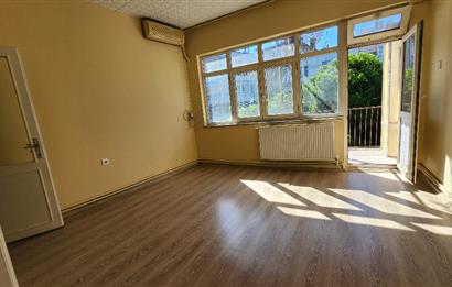 KADIKÖY CAFERAĞADA BALKONLU BOŞ 110 m2 DAİRE