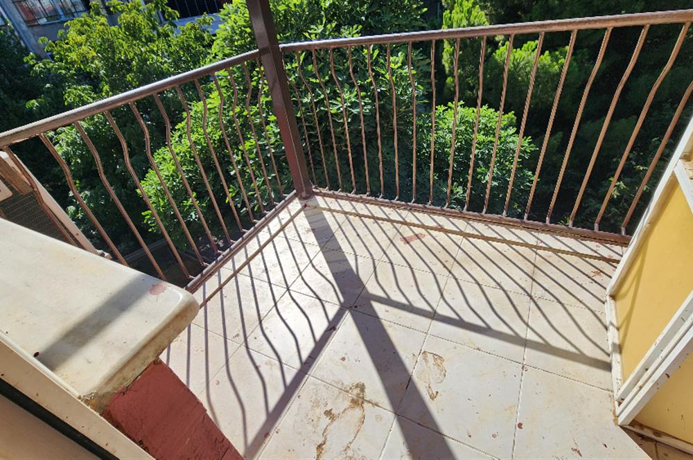 KADIKÖY CAFERAĞADA BALKONLU BOŞ 110 m2 DAİRE