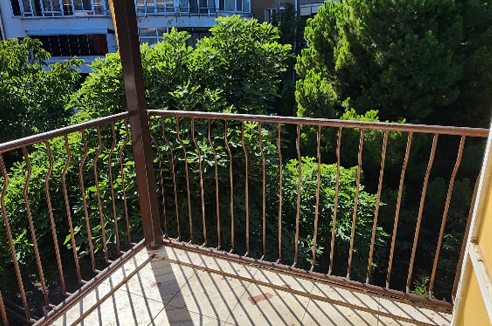 KADIKÖY CAFERAĞADA BALKONLU BOŞ 110 m2 DAİRE