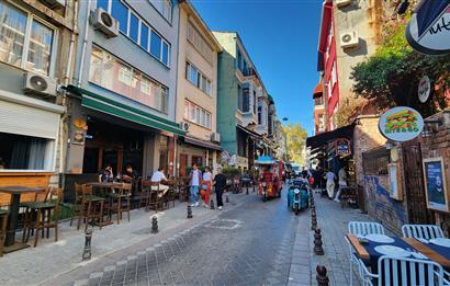 KADIKÖY CAFERAĞADA BALKONLU BOŞ 110 m2 DAİRE
