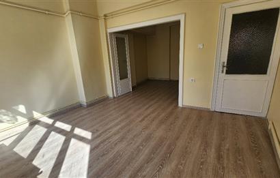 KADIKÖY CAFERAĞADA BALKONLU BOŞ 110 m2 DAİRE