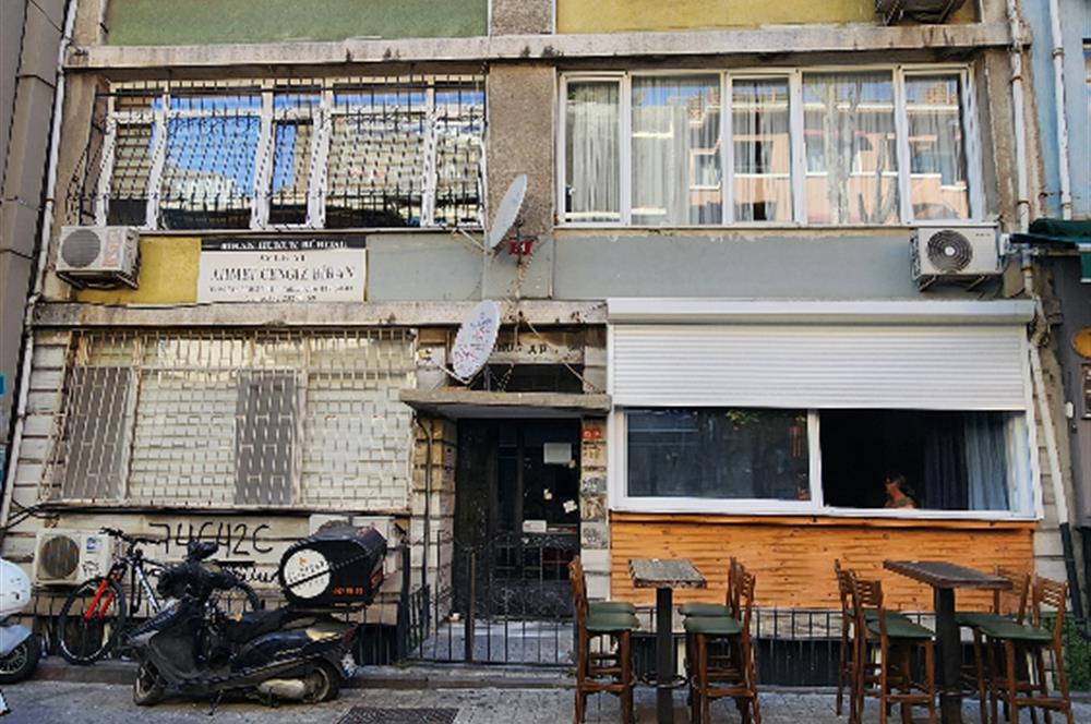 KADIKÖY CAFERAĞADA BALKONLU BOŞ 110 m2 DAİRE