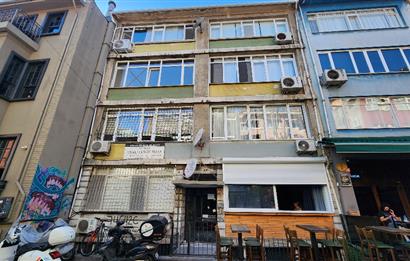 KADIKÖY CAFERAĞADA BALKONLU BOŞ 110 m2 DAİRE