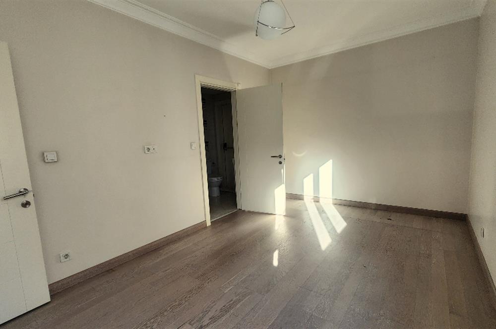 SUADİYE KAPTAN ARİF CAD. 10 YILLIK BİNA BOŞ 2+1 95 m2 NET