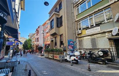 KADIKÖY CAFERAĞADA BALKONLU BOŞ 110 m2 DAİRE