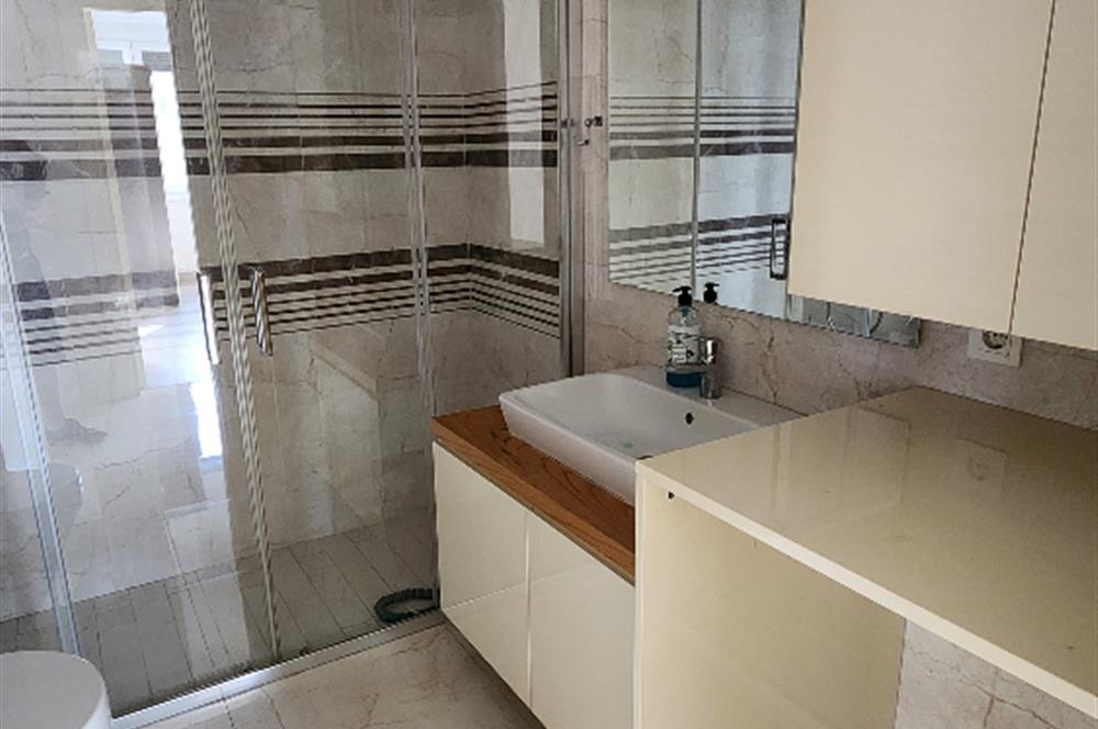 SUADİYE KAPTAN ARİF CAD. 10 YILLIK BİNA BOŞ 2+1 95 m2 NET