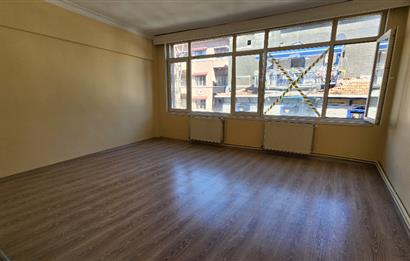 KADIKÖY CAFERAĞADA BALKONLU BOŞ 110 m2 DAİRE