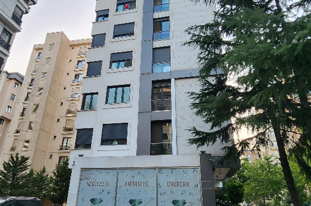 SUADİYE KAPTAN ARİF CAD. 10 YILLIK BİNA BOŞ 2+1 95 m2 NET