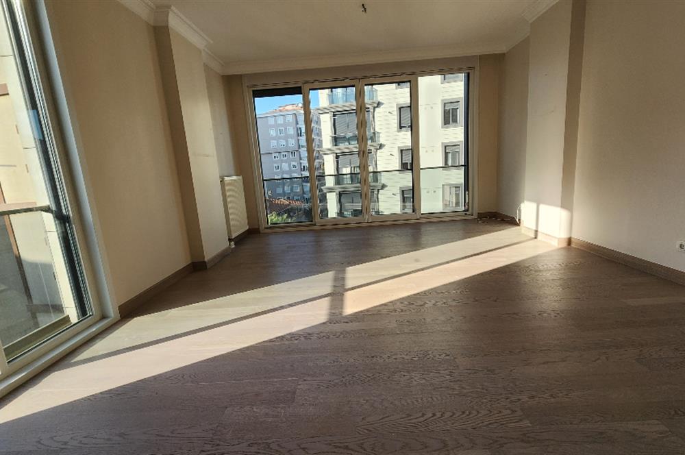 SUADİYE KAPTAN ARİF CAD. 10 YILLIK BİNA BOŞ 2+1 95 m2 NET