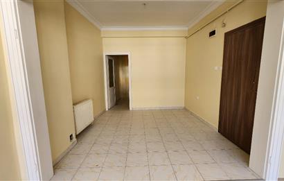 KADIKÖY CAFERAĞADA BALKONLU BOŞ 110 m2 DAİRE