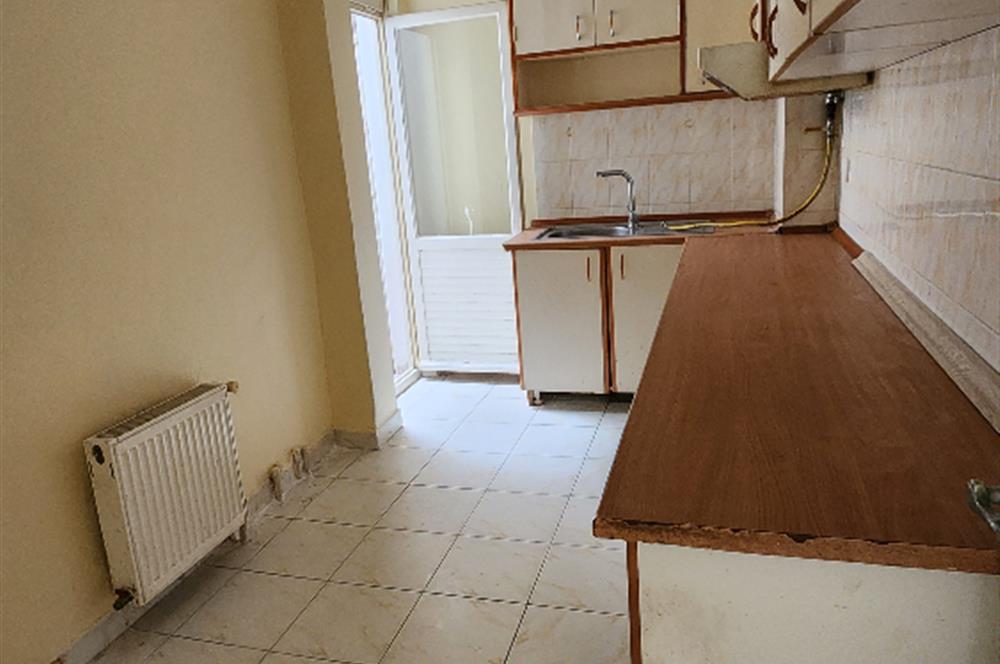 KADIKÖY CAFERAĞADA BALKONLU BOŞ 110 m2 DAİRE