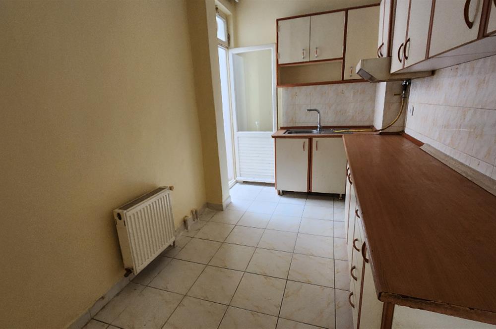 KADIKÖY CAFERAĞADA BALKONLU BOŞ 110 m2 DAİRE