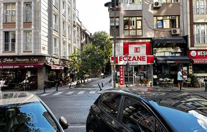 Ortaköy Dereboyuda Harika Konumda Satılık 3 Katli Bos Dukkan