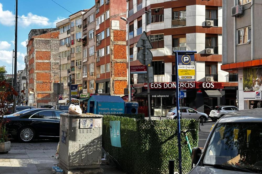 Ortaköy Dereboyuda Harika Konumda Satılık 3 Katli Bos Dukkan