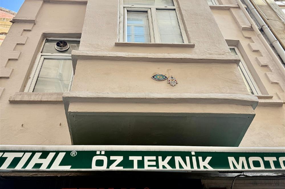 KARAKÖY MEYDAN'DA TARİHİ BİNADA KİRALIK OFİS