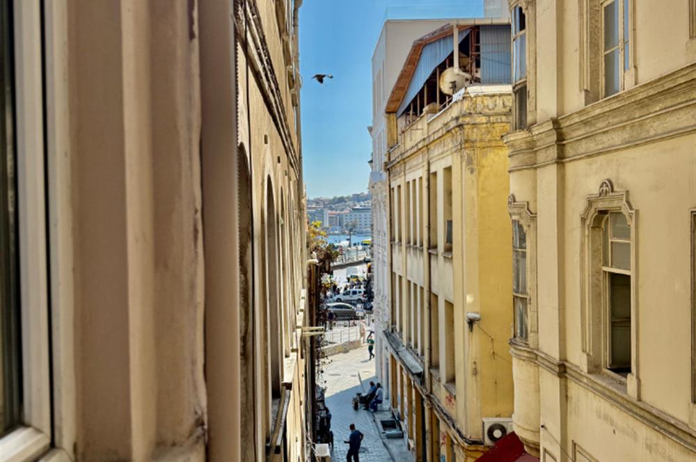 KARAKÖY MEYDAN'DA TARİHİ BİNADA KİRALIK OFİS