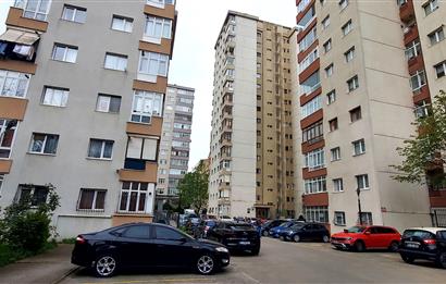 İçerenköy en nezih yerinde site içi yenilenmiş satılık 3+1 daire