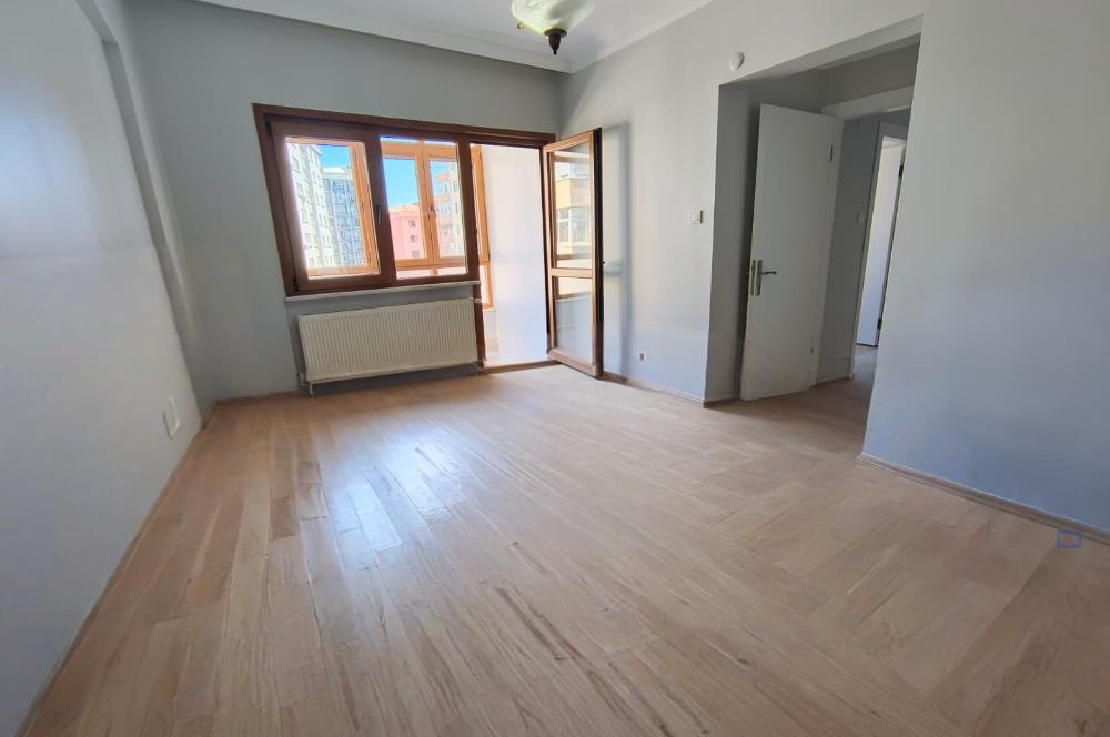 İçerenköy en nezih yerinde site içi yenilenmiş satılık 3+1 daire