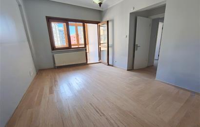 İçerenköy en nezih yerinde site içi yenilenmiş satılık 3+1 daire