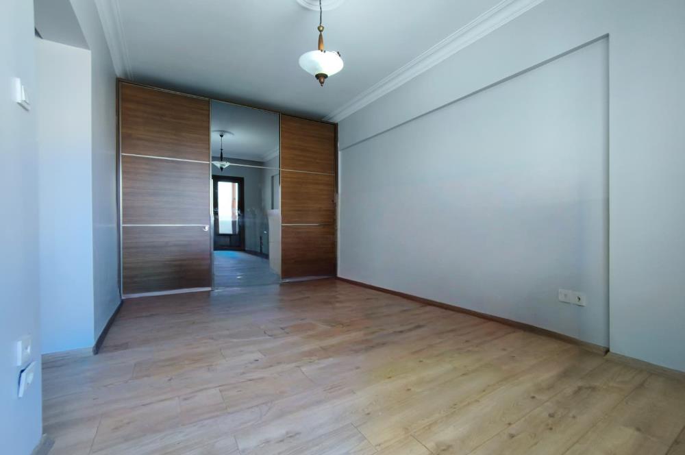 İçerenköy en nezih yerinde site içi yenilenmiş satılık 3+1 daire