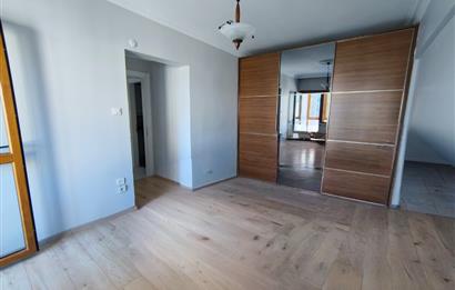 İçerenköy en nezih yerinde site içi yenilenmiş satılık 3+1 daire