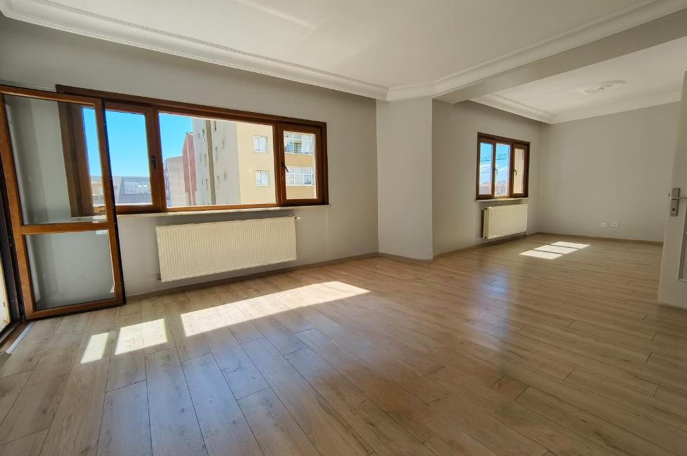 İçerenköy en nezih yerinde site içi yenilenmiş satılık 3+1 daire
