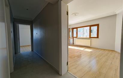 İçerenköy en nezih yerinde site içi yenilenmiş satılık 3+1 daire