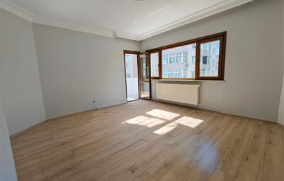 İçerenköy en nezih yerinde site içi yenilenmiş satılık 3+1 daire