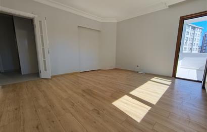 İçerenköy en nezih yerinde site içi yenilenmiş satılık 3+1 daire