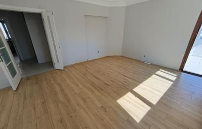 İçerenköy en nezih yerinde site içi yenilenmiş satılık 3+1 daire
