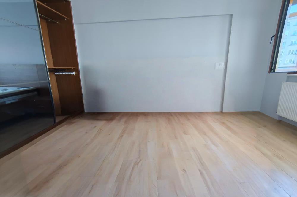 İçerenköy en nezih yerinde site içi yenilenmiş satılık 3+1 daire