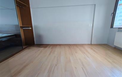İçerenköy en nezih yerinde site içi yenilenmiş satılık 3+1 daire