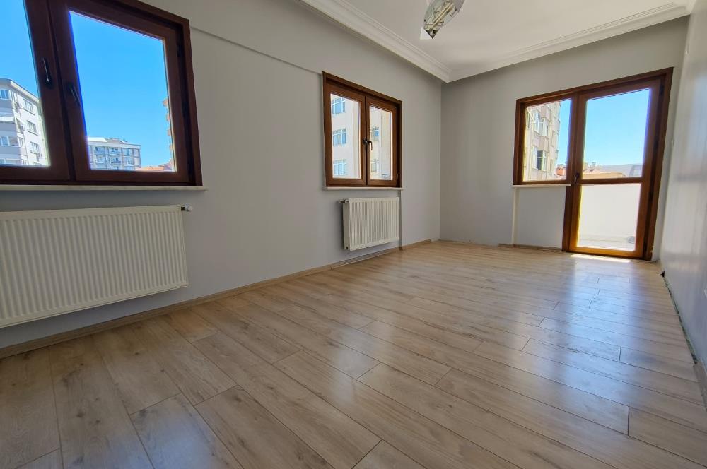 İçerenköy en nezih yerinde site içi yenilenmiş satılık 3+1 daire