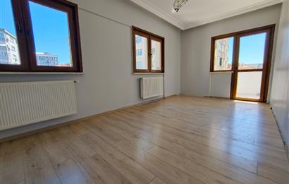 İçerenköy en nezih yerinde site içi yenilenmiş satılık 3+1 daire