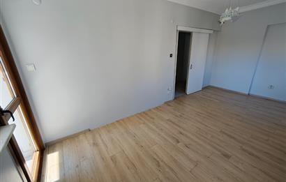 İçerenköy en nezih yerinde site içi yenilenmiş satılık 3+1 daire