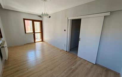 İçerenköy en nezih yerinde site içi yenilenmiş satılık 3+1 daire