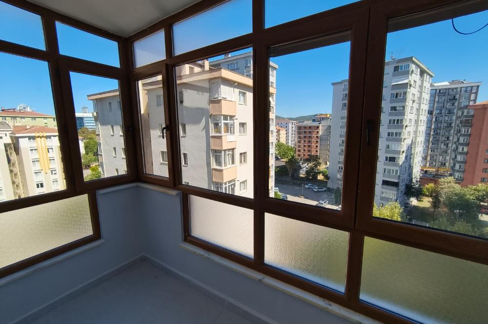 İçerenköy en nezih yerinde site içi yenilenmiş satılık 3+1 daire