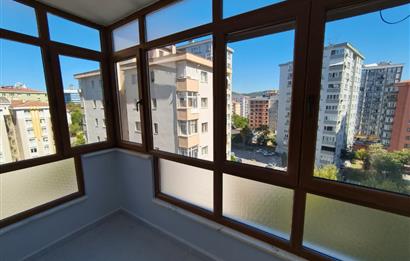 İçerenköy en nezih yerinde site içi yenilenmiş satılık 3+1 daire