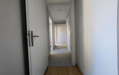 İçerenköy en nezih yerinde site içi yenilenmiş satılık 3+1 daire
