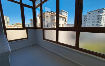 İçerenköy en nezih yerinde site içi yenilenmiş satılık 3+1 daire