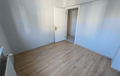 İçerenköy en nezih yerinde site içi yenilenmiş satılık 3+1 daire