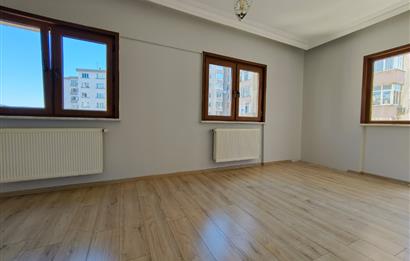 İçerenköy en nezih yerinde site içi yenilenmiş satılık 3+1 daire