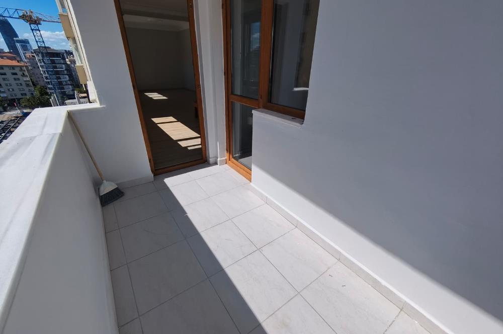 İçerenköy en nezih yerinde site içi yenilenmiş satılık 3+1 daire