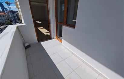 İçerenköy en nezih yerinde site içi yenilenmiş satılık 3+1 daire