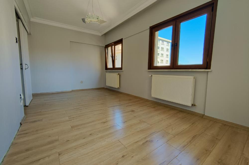 İçerenköy en nezih yerinde site içi yenilenmiş satılık 3+1 daire